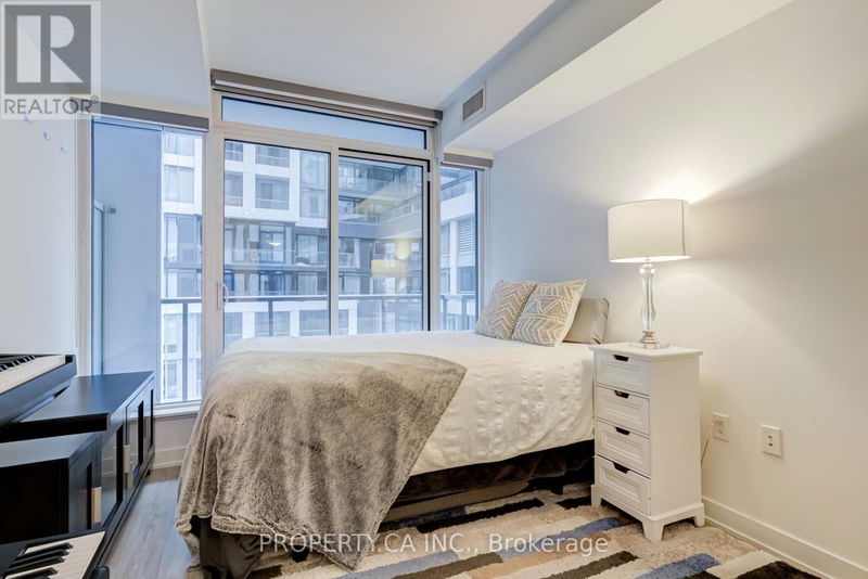  719 - 27 Bathurst Street  Toronto (Waterfront Communities), M5V0R1 | Image 2