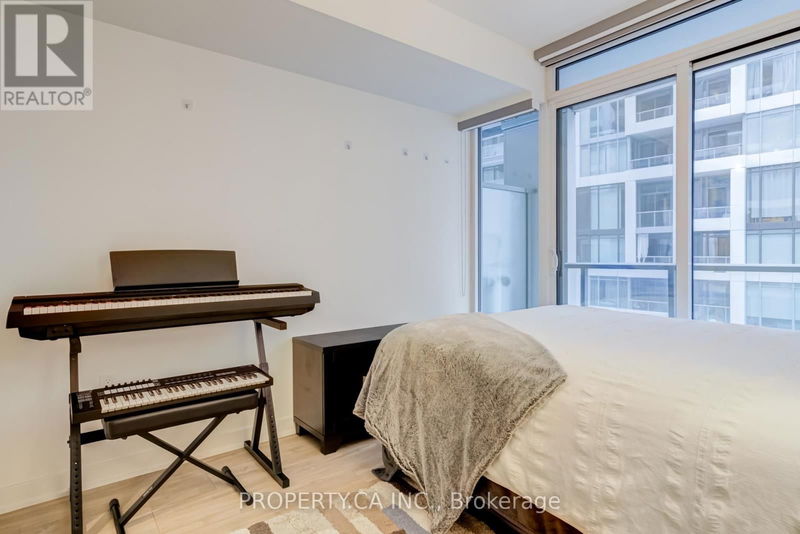  719 - 27 Bathurst Street  Toronto (Waterfront Communities), M5V0R1 | Image 9