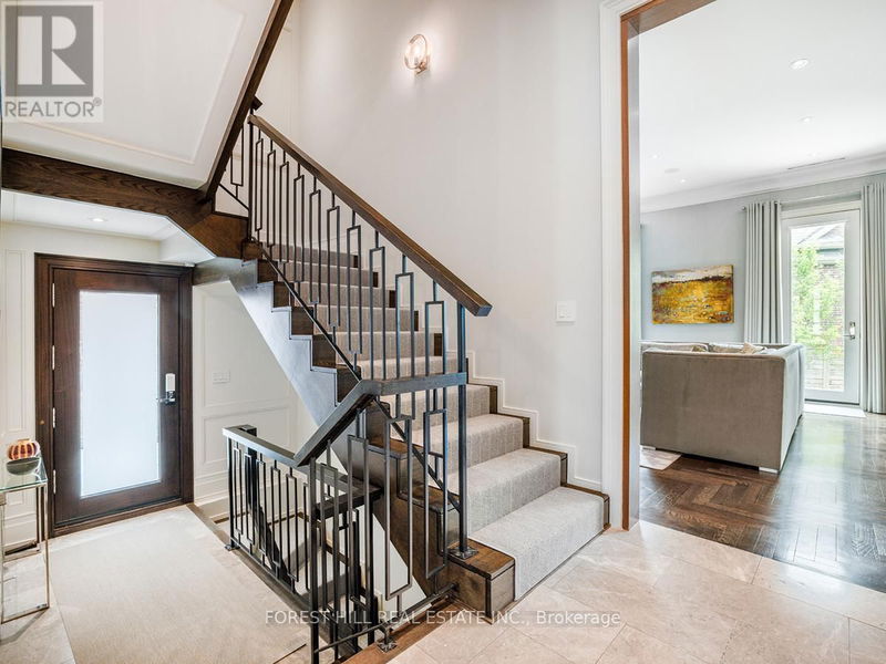 19 Vesta Drive  Toronto (Forest Hill South), M5P2Z4 | Image 3