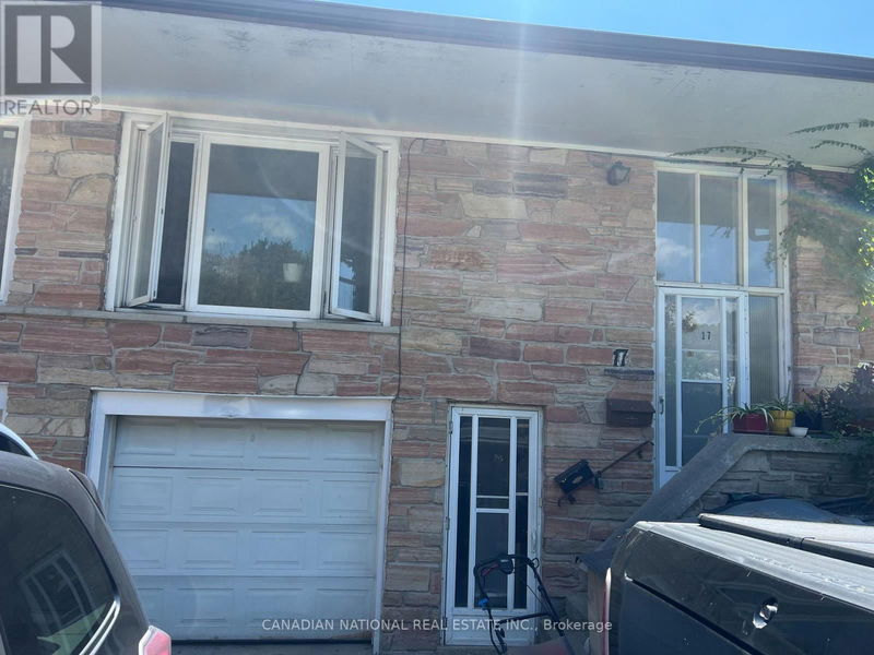 17 Clancy Drive  Toronto (Don Valley Village), M2J2V7 | Image 1