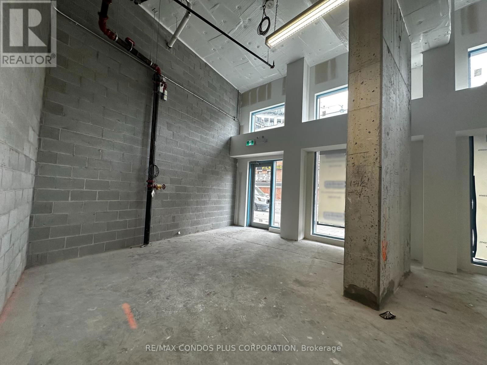 231 DUNDAS STREET E Image 9