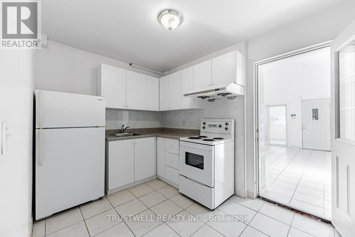 1211 DUNDAS STREET W Image 12