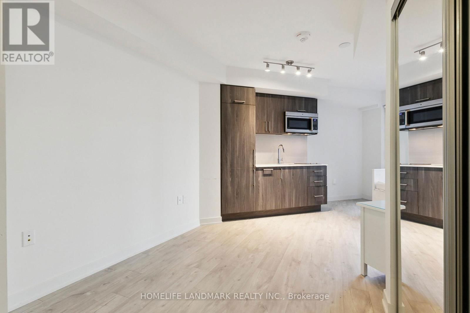 301W - 27 BATHURST STREET Image 15