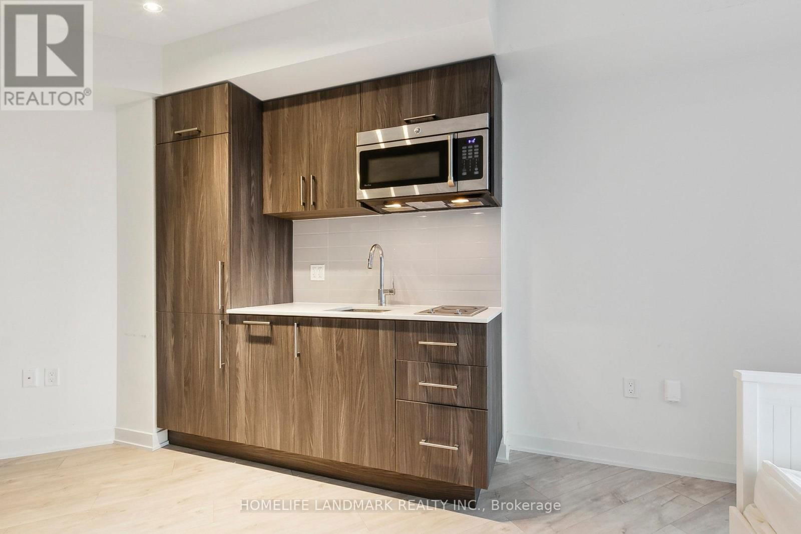 301W - 27 BATHURST STREET Image 25