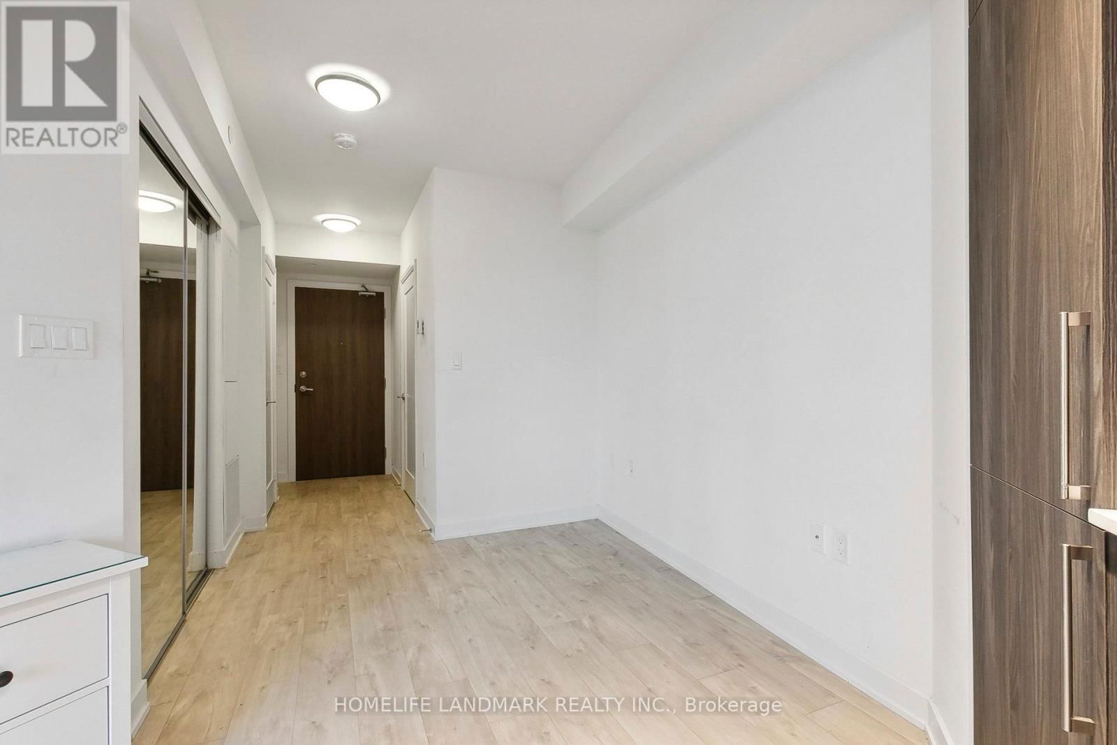 301W - 27 BATHURST STREET Image 6