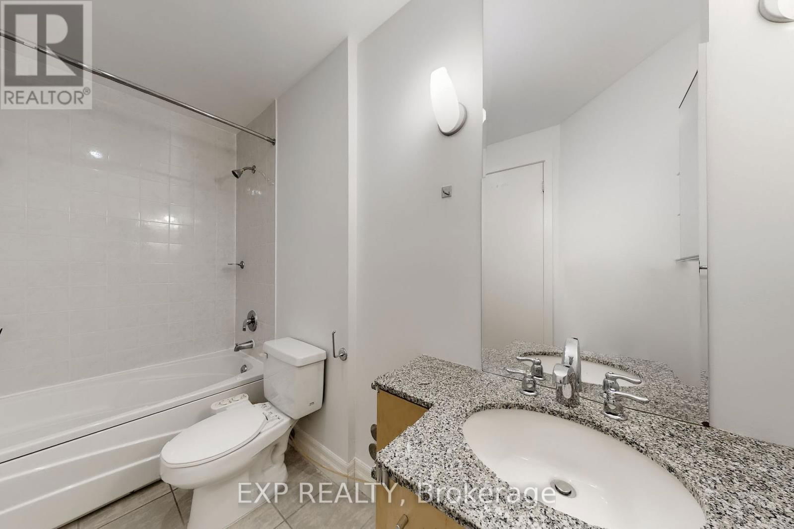 103E - 500 QUEENS QUAY W Image 32