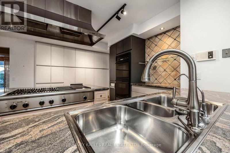 39 Burton Road  Toronto (Forest Hill South), M5P1V1 | Image 7