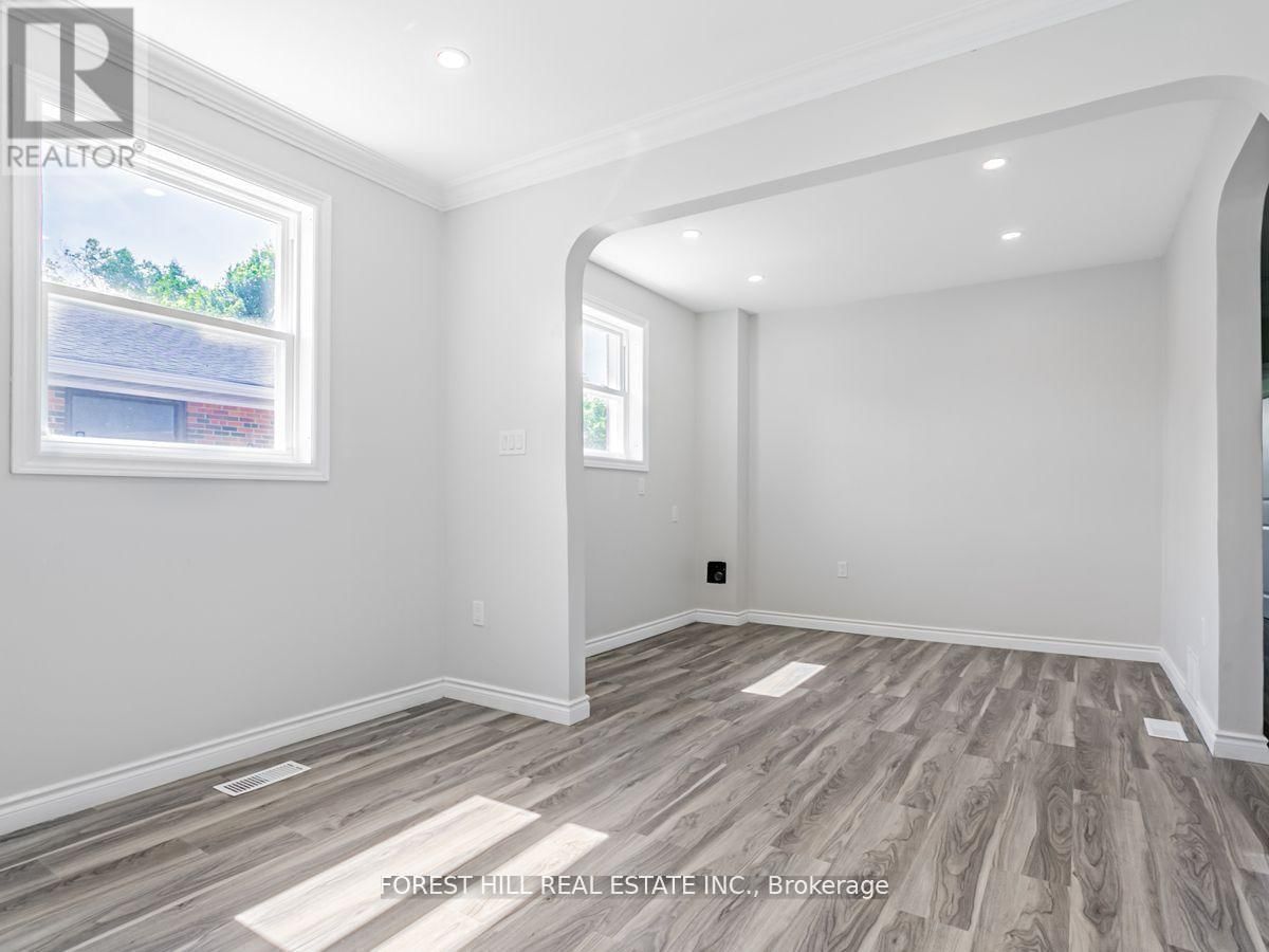 924 SHEPPARD AVENUE W Image 3