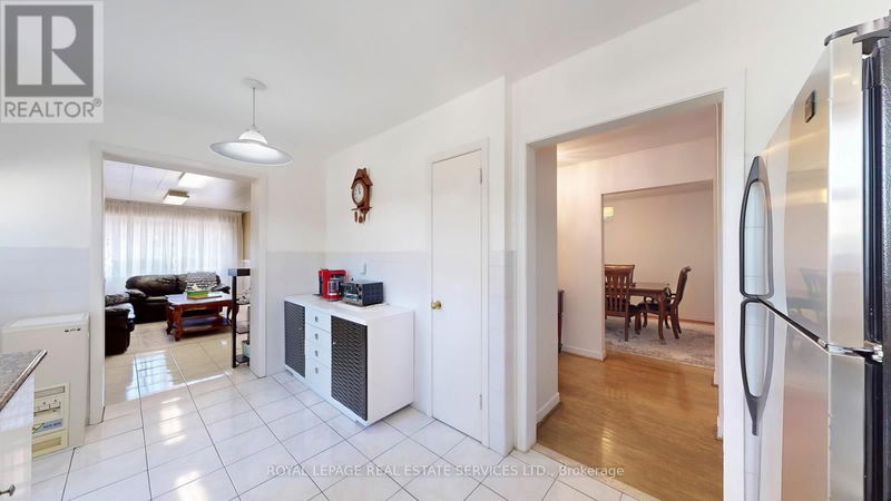 88 Garthdale Court  Toronto (Bathurst Manor), M3H5P9 | Image 12