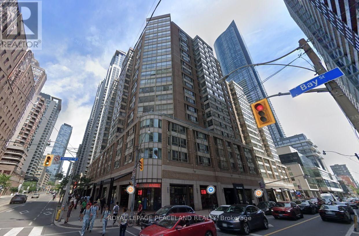 1517 - 711 BAY STREET Image 1