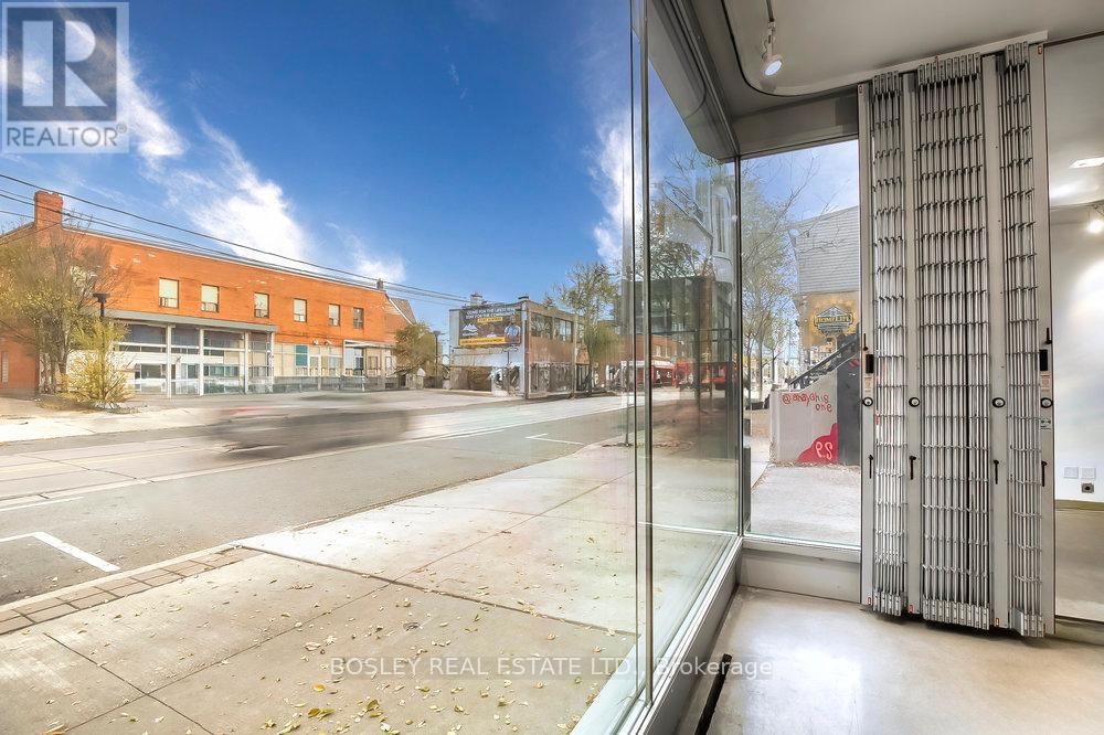 899 DUNDAS STREET W Image 3