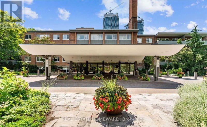  742 - 21 Dale Avenue  Toronto (Rosedale-Moore Park), M4W1K3 | Image 2