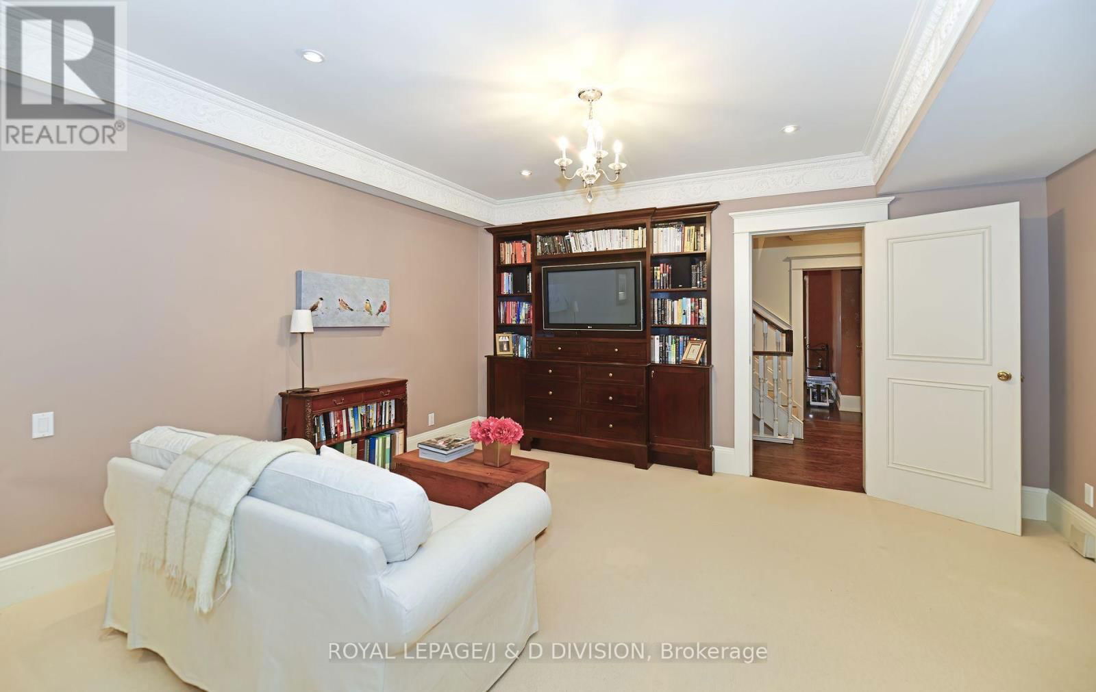 254 RUSSELL HILL ROAD Image 15