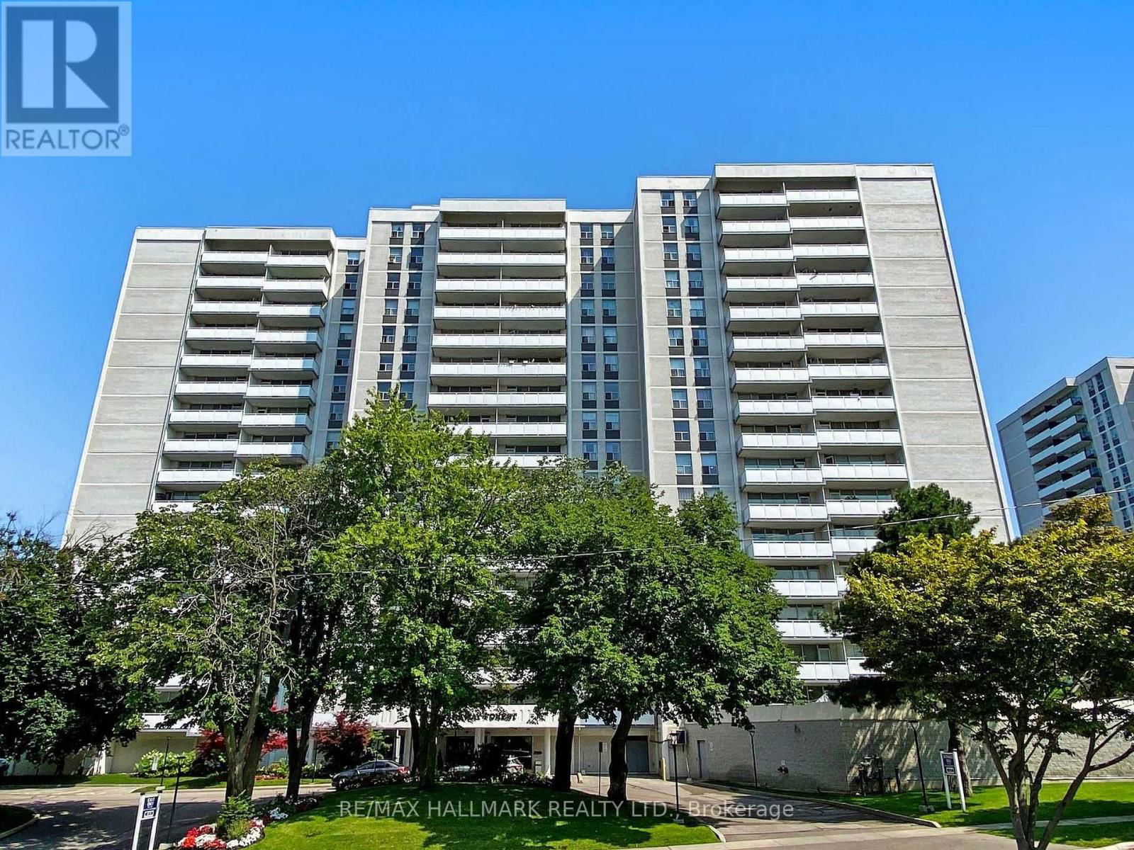 1112 - 10 PARKWAY FOREST DRIVE Image 1