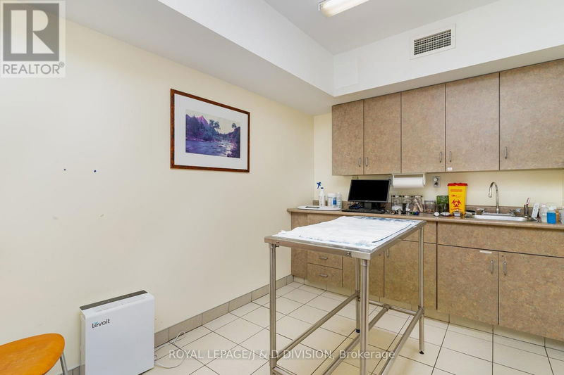 29 Chaplin Crescent  Toronto (Yonge-Eglinton), M5P1A2 | Image 10