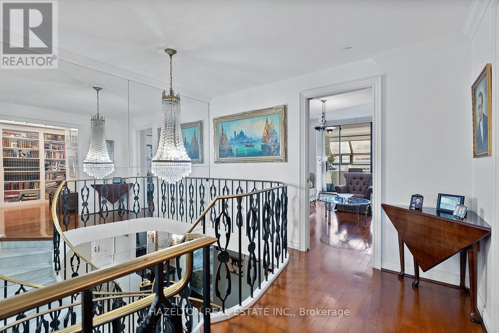 402 - 18A HAZELTON AVENUE Image 21