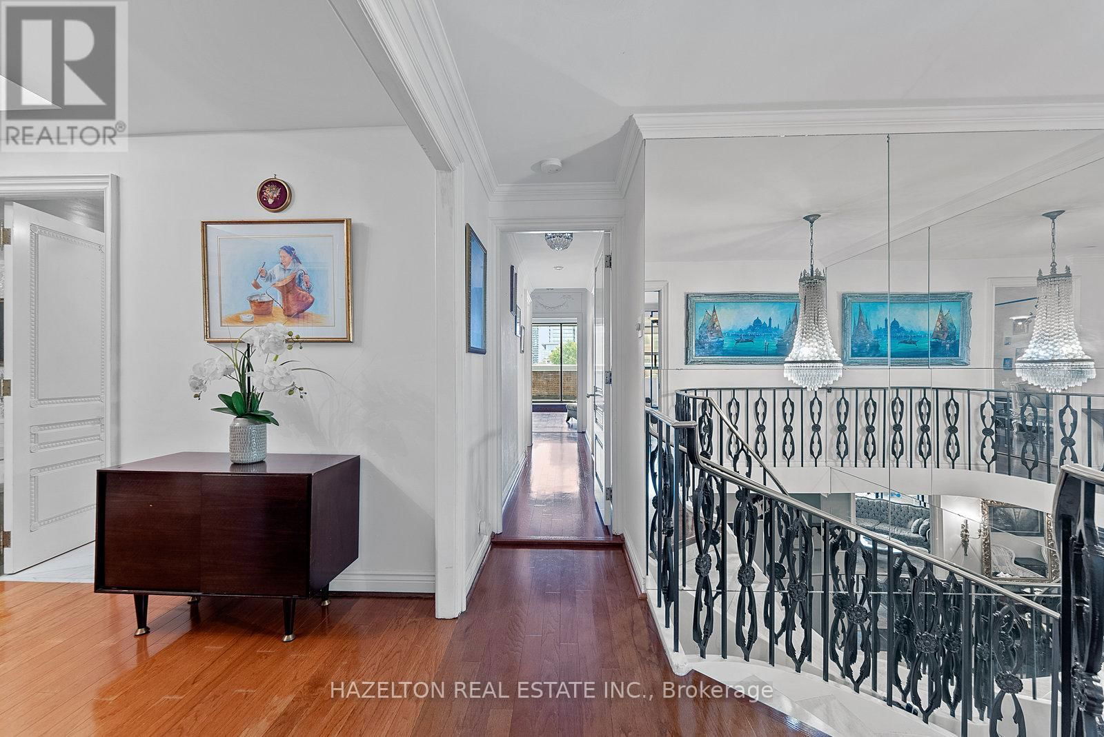 402 - 18A HAZELTON AVENUE Image 22