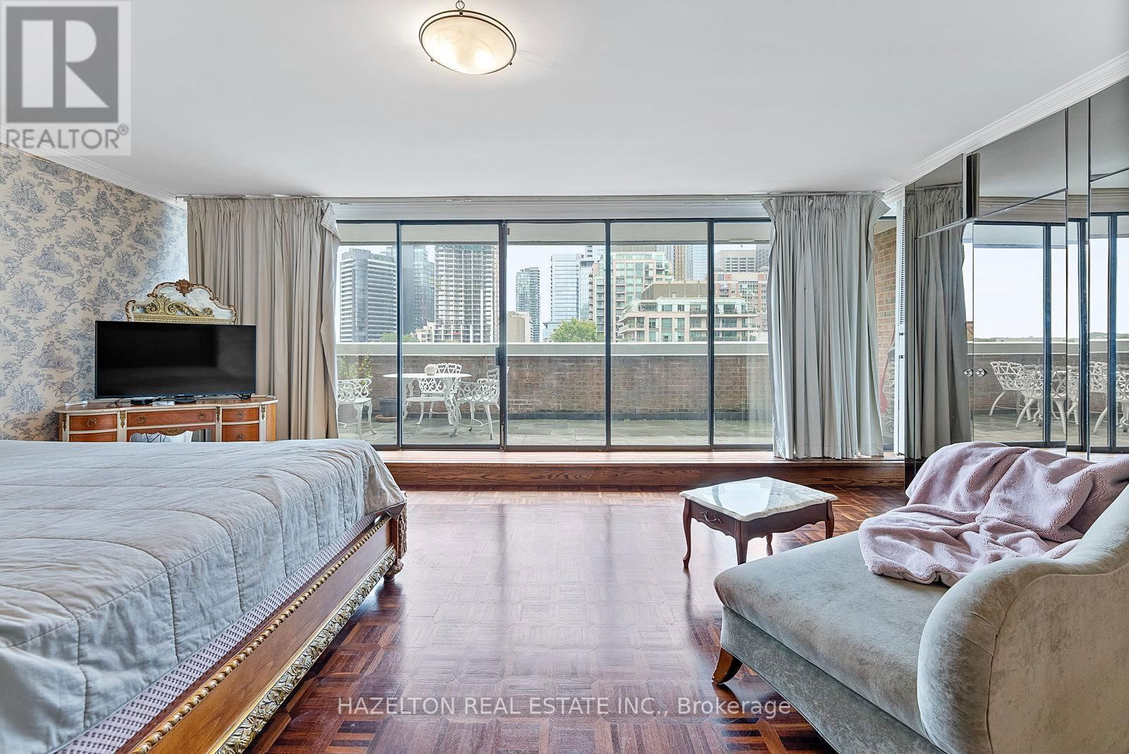 402 - 18A HAZELTON AVENUE Image 24