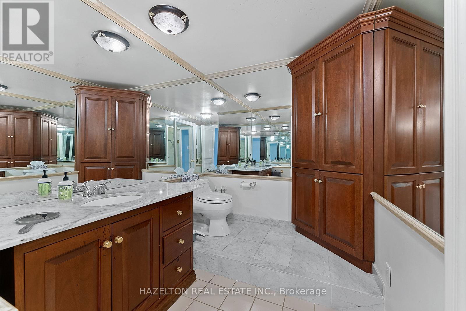 402 - 18A HAZELTON AVENUE Image 28