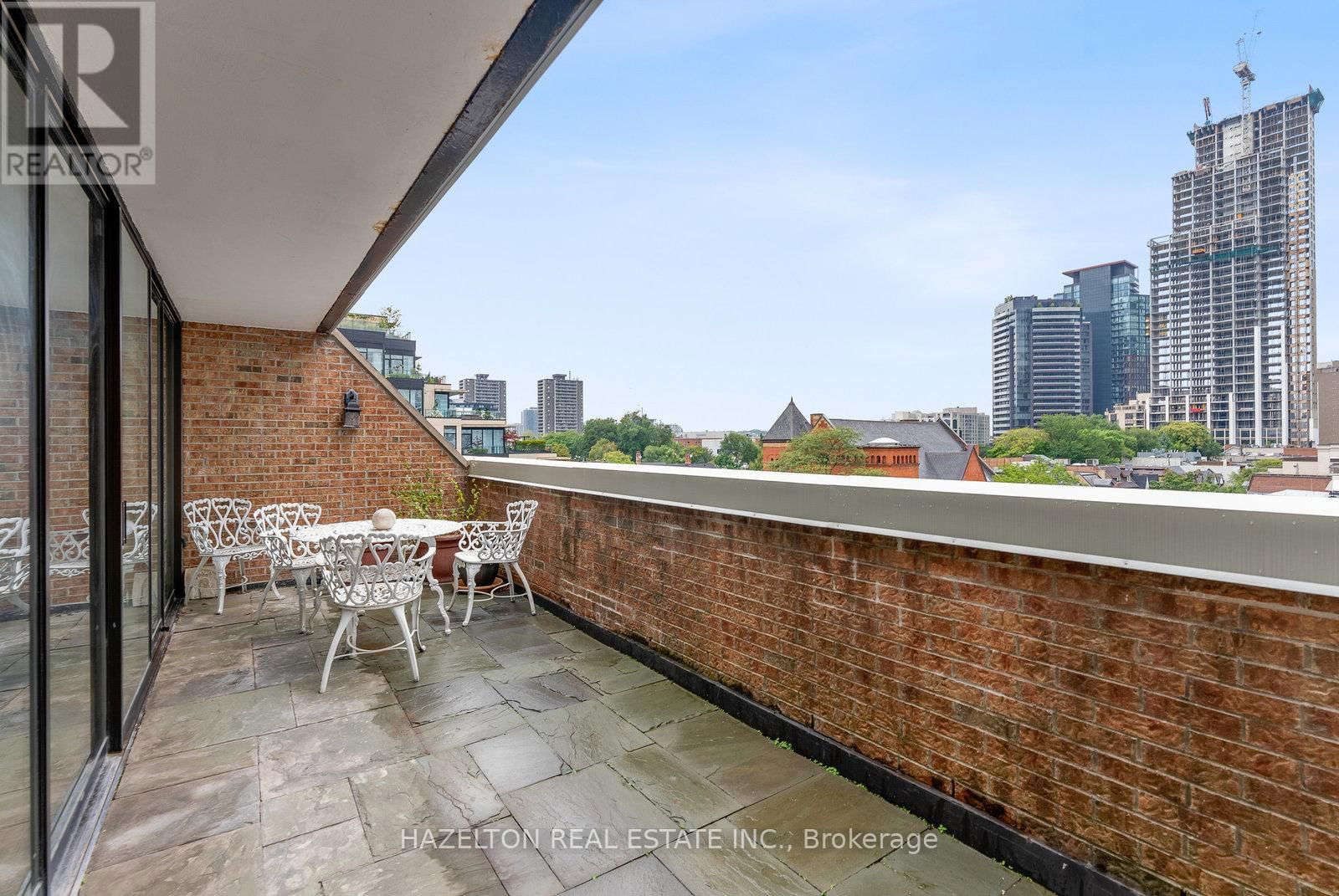 402 - 18A HAZELTON AVENUE Image 30