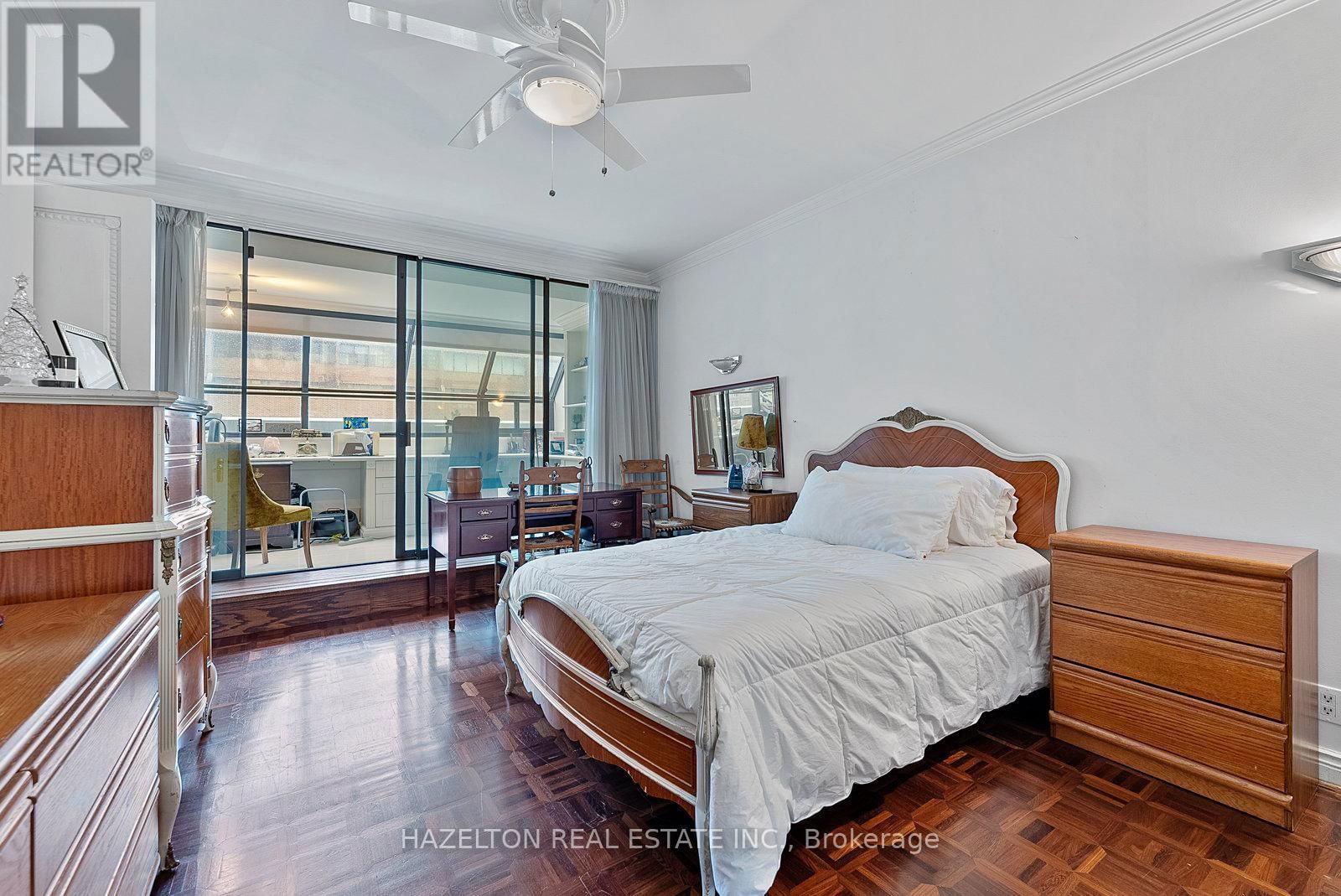 402 - 18A HAZELTON AVENUE Image 32