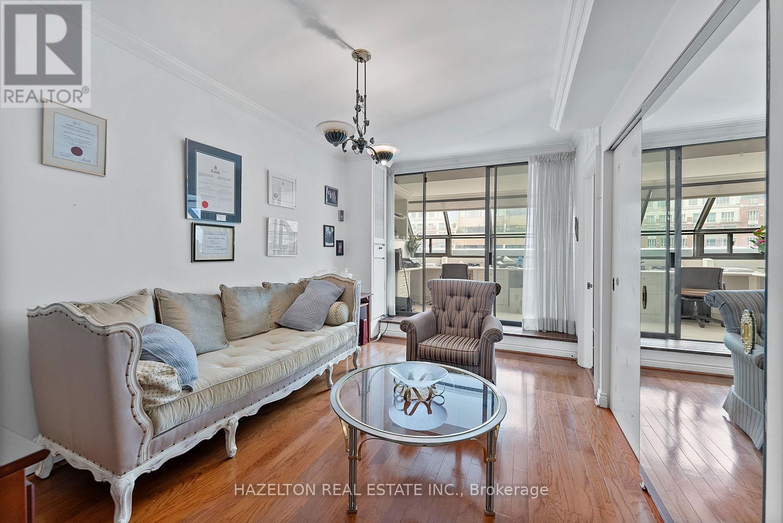402 - 18A HAZELTON AVENUE Image 33