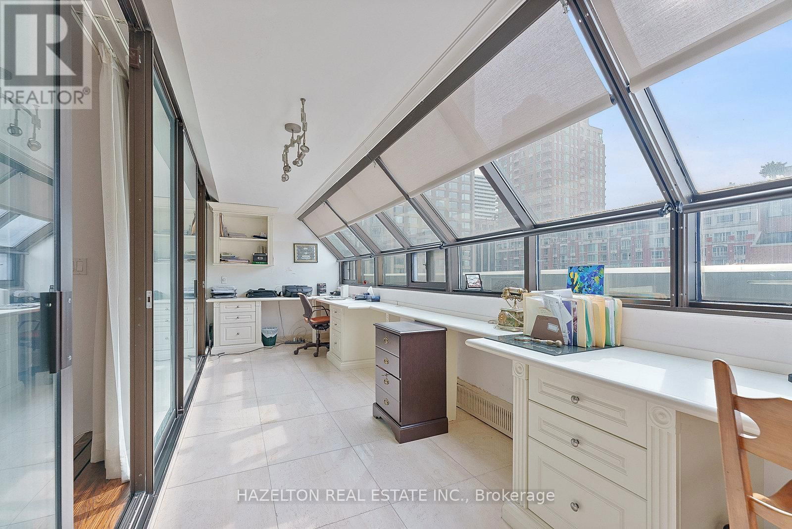 402 - 18A HAZELTON AVENUE Image 34