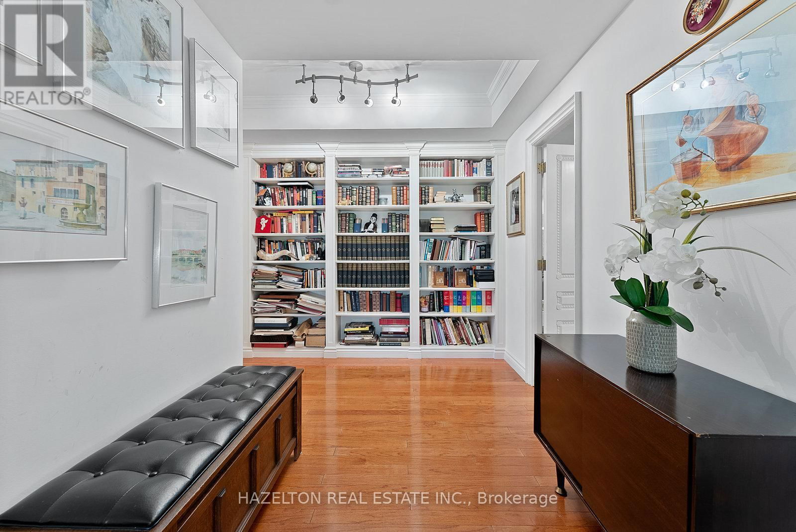 402 - 18A HAZELTON AVENUE Image 5