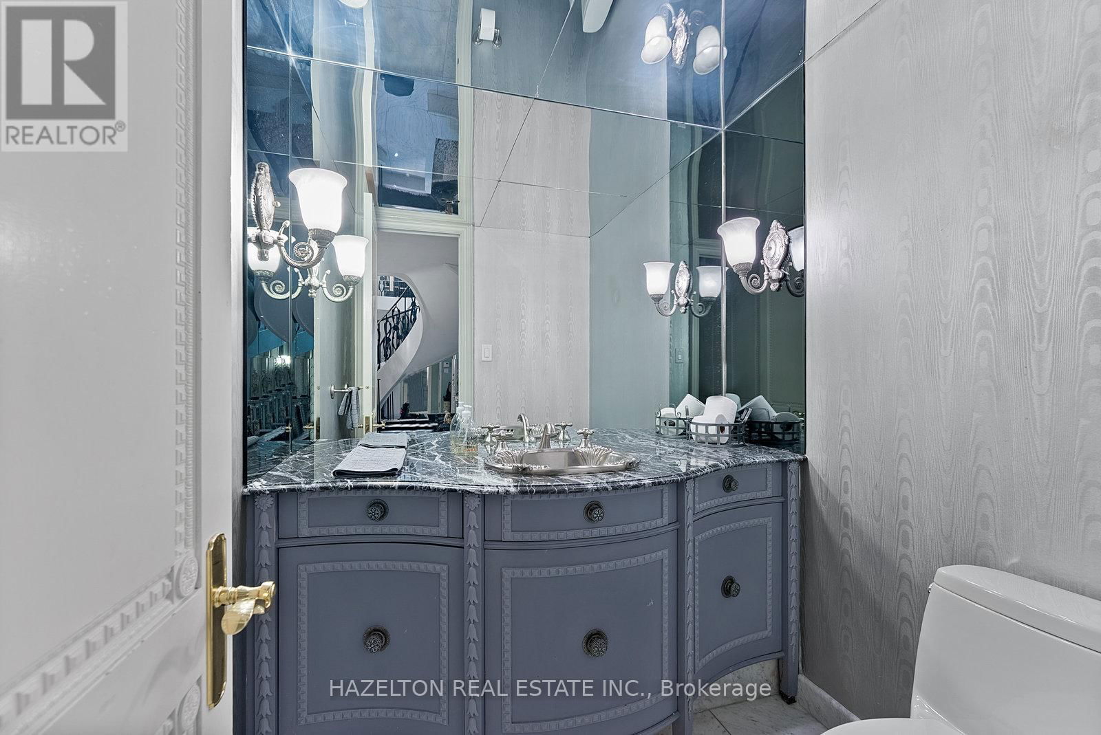 402 - 18A HAZELTON AVENUE Image 6