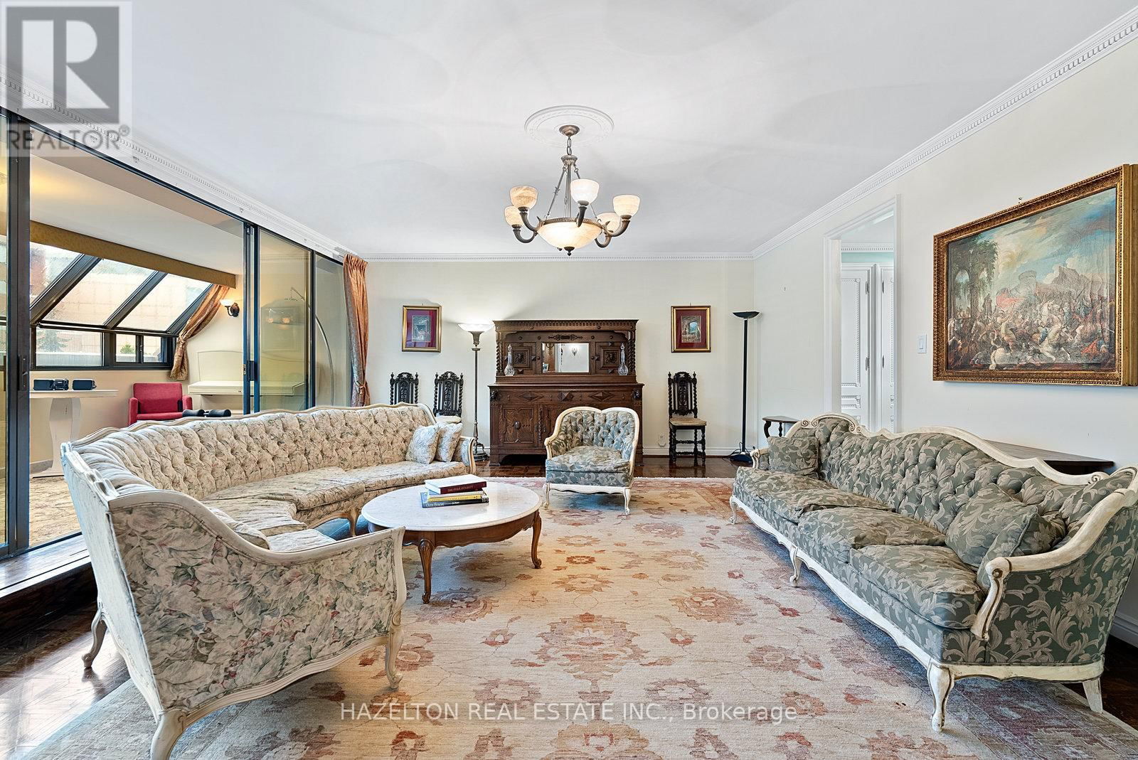 402 - 18A HAZELTON AVENUE Image 7