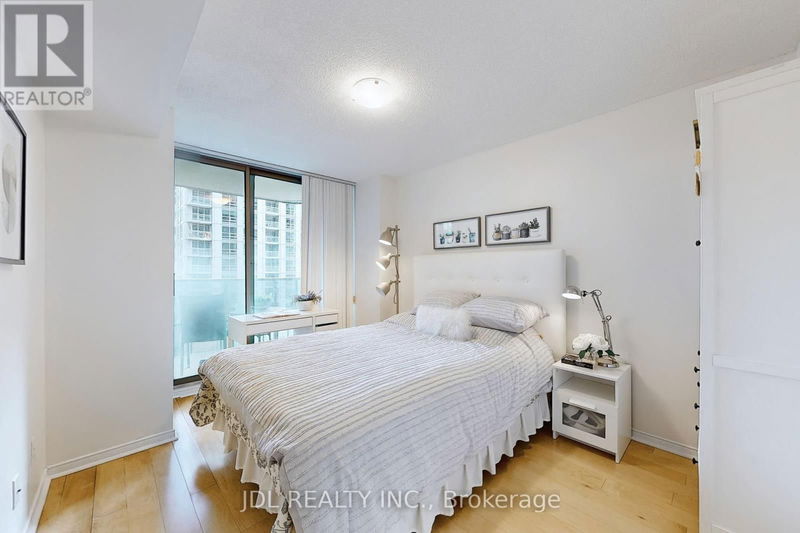  903 - 750 Bay Street  Toronto (Bay Street Corridor), M5G1N6 | Image 11