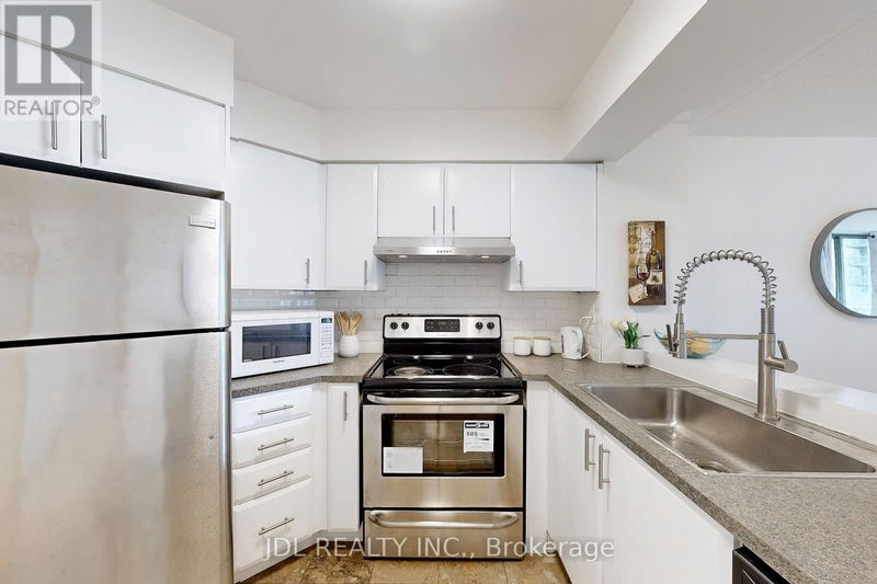  903 - 750 Bay Street  Toronto (Bay Street Corridor), M5G1N6 | Image 9