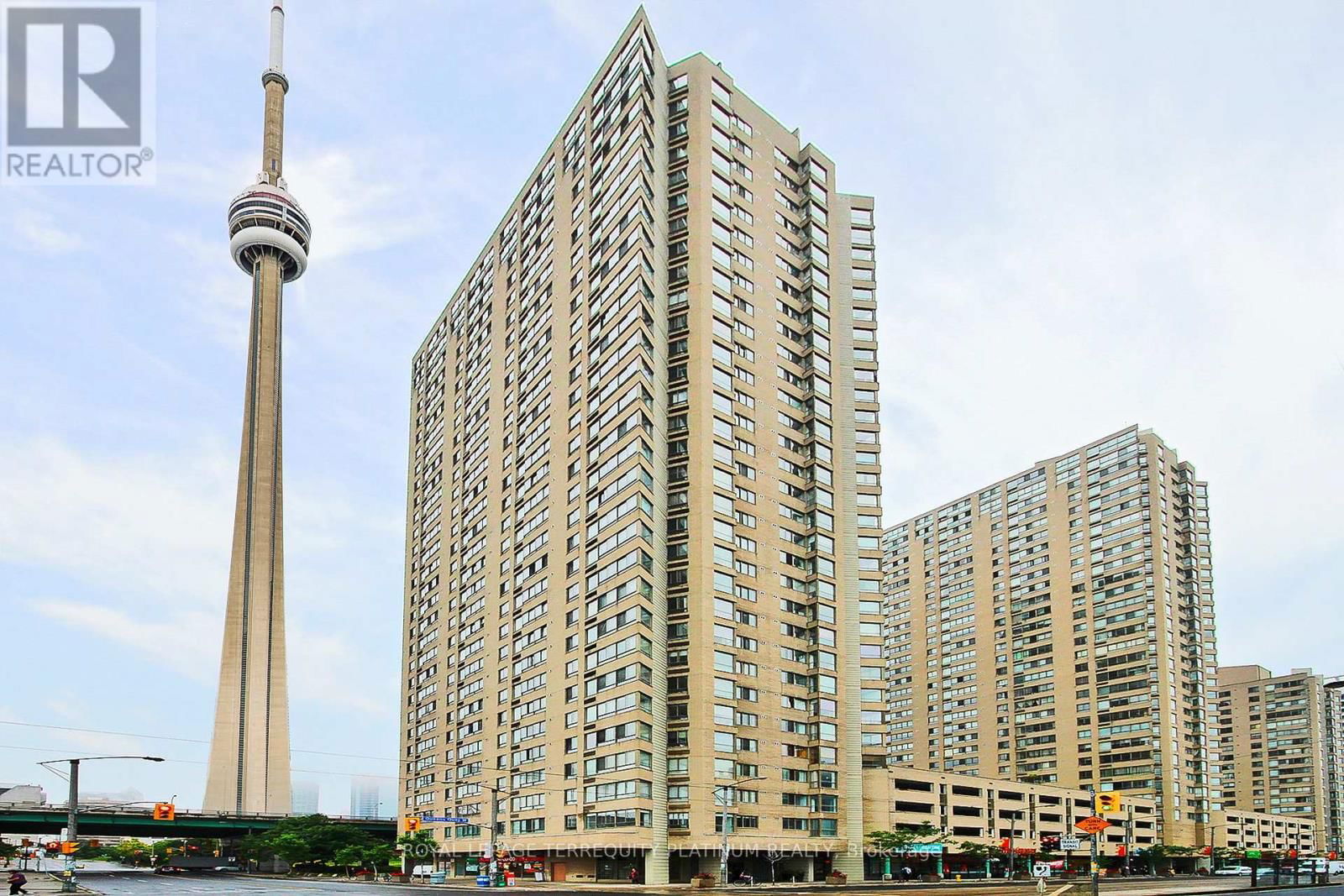 1408 - 270 QUEENS QUAY W Image 34