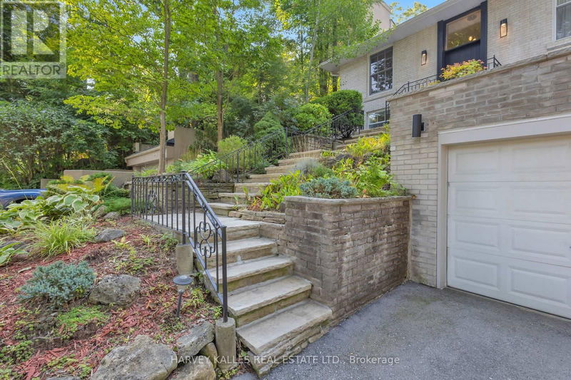 22 Donino Avenue  Toronto (Bridle Path-Sunnybrook-York Mills), M4N2W5 | Image 2