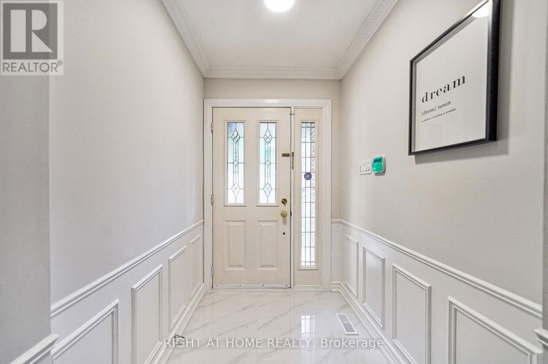 20 Bradenton Drive  Toronto (Hillcrest Village), M2H1Y5 | Image 2