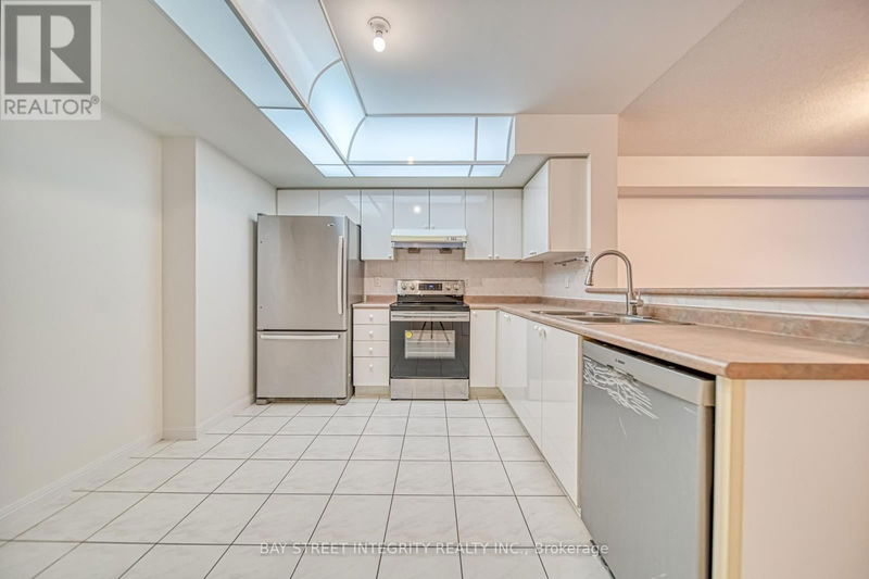 600 Grandview Way  Toronto (Willowdale East), M2N6V4 | Image 12