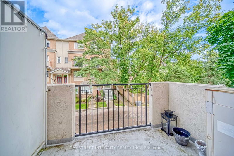 600 Grandview Way  Toronto (Willowdale East), M2N6V4 | Image 8