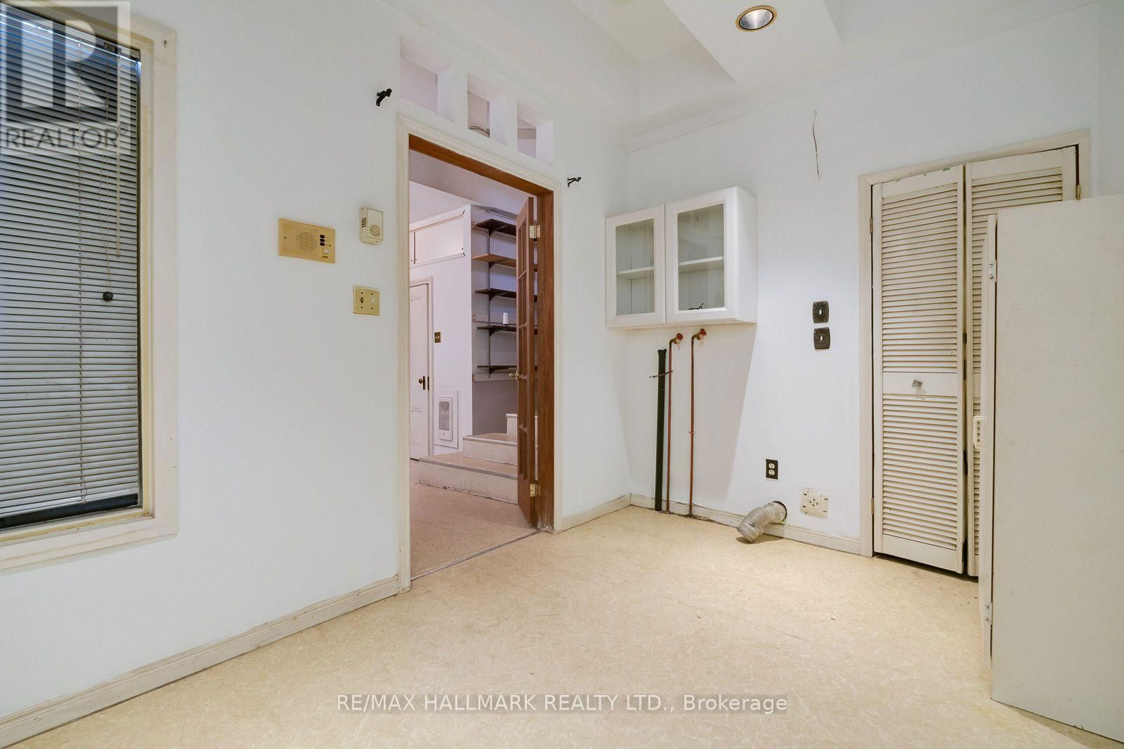 237 CARLTON STREET Image 10