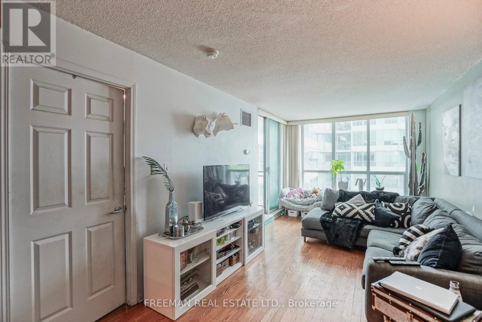 620 - 230 QUEENS QUAY W Image 11