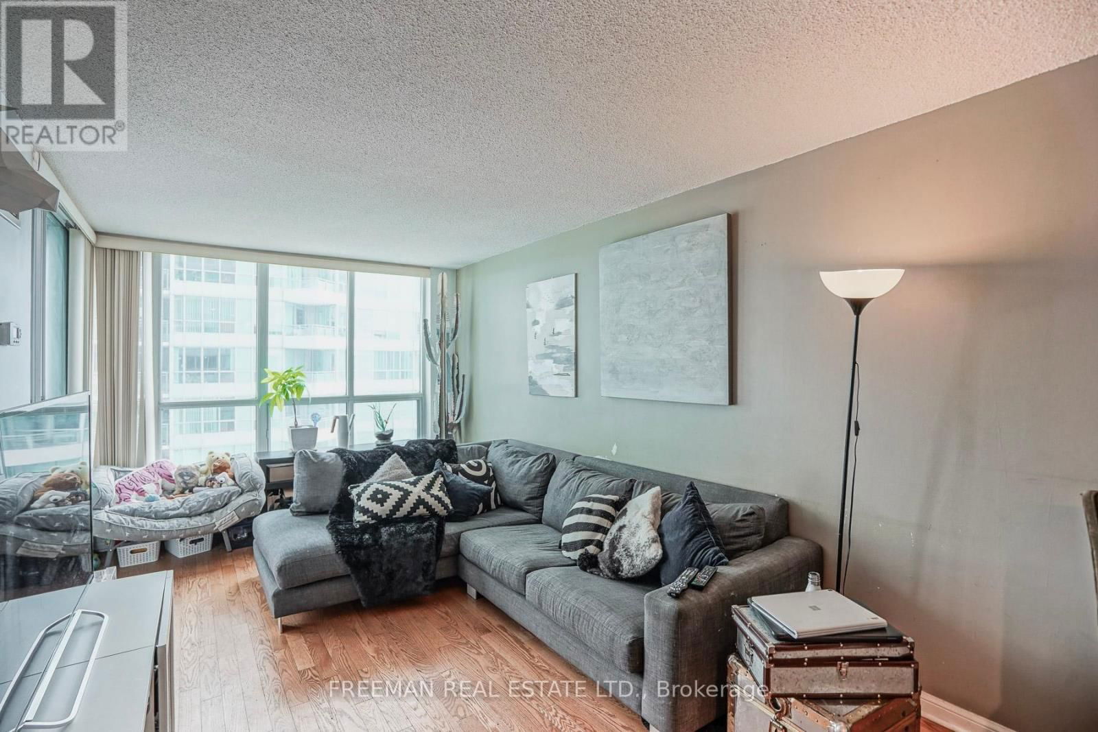 620 - 230 QUEENS QUAY W Image 12