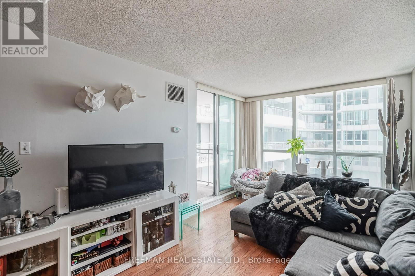 620 - 230 QUEENS QUAY W Image 14