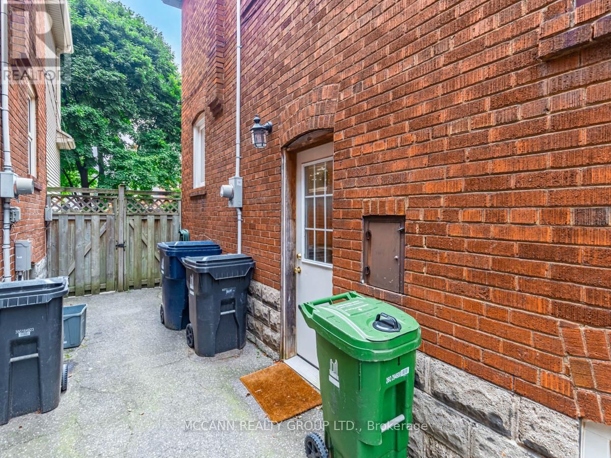 90 ROSLIN AVENUE Image 37