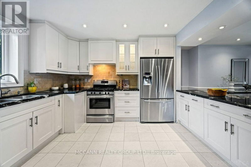 69 Carmichael Avenue  Toronto (Bedford Park-Nortown), M5M2W8 | Image 11