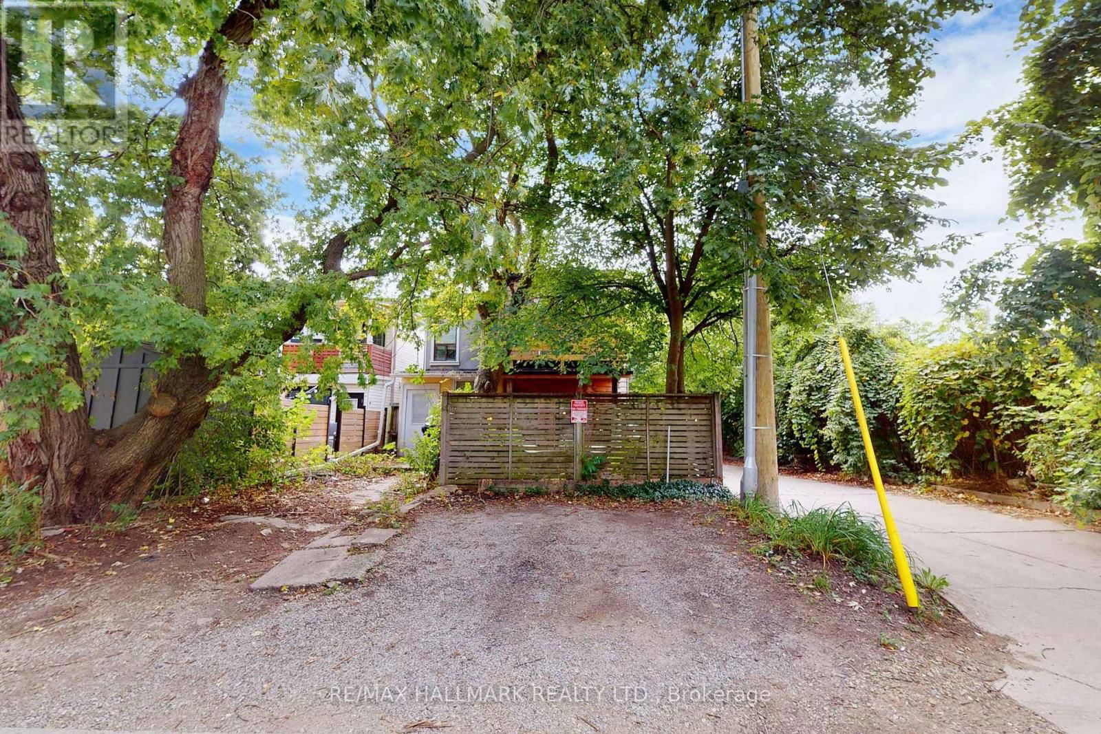 925 PALMERSTON AVENUE Image 38