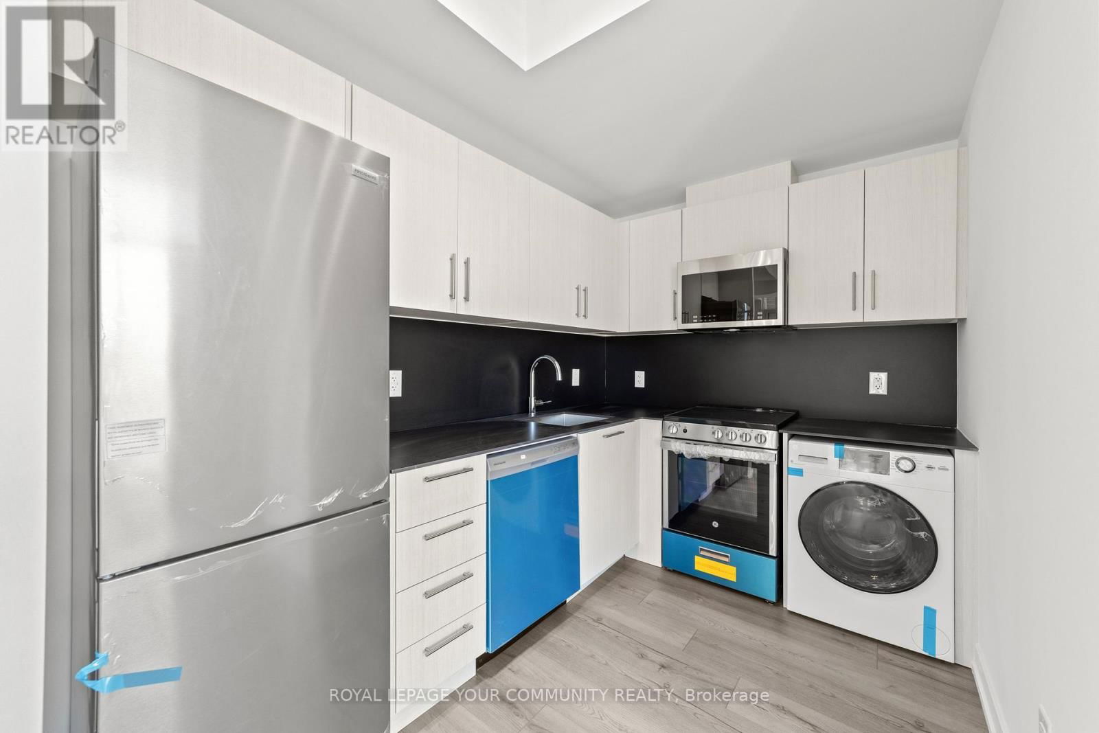 3RD - 58-861 SHEPPARD AVENUE W Image 13