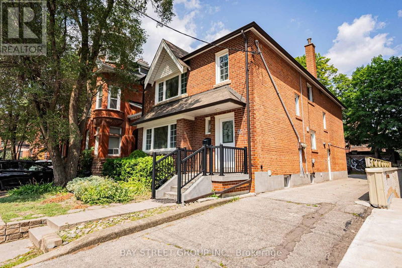 65 Spadina Road  Toronto (Annex), M5R2T1 | Image 1