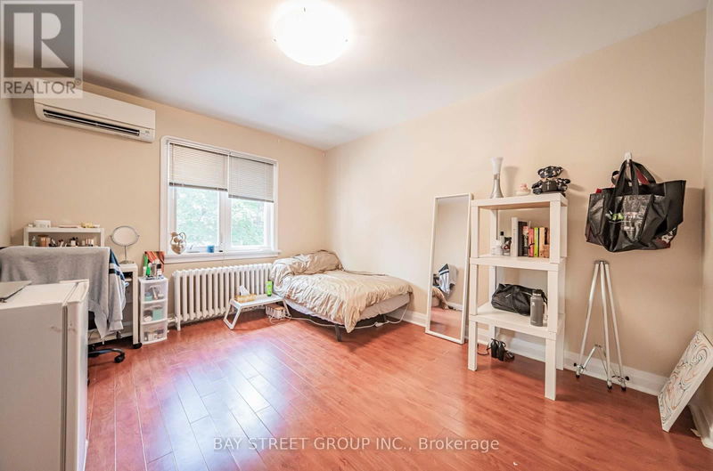 65 Spadina Road  Toronto (Annex), M5R2T1 | Image 12