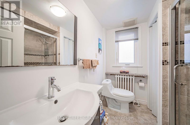 65 Spadina Road  Toronto (Annex), M5R2T1 | Image 23