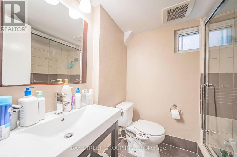 65 Spadina Road  Toronto (Annex), M5R2T1 | Image 27