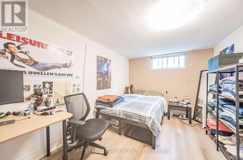 65 Spadina Road  Toronto (Annex), M5R2T1 | Image 31